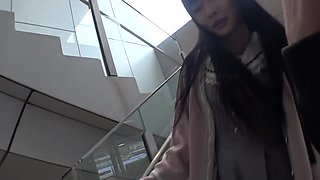 アイドルを目指すにもお金が必要で軍資金集めが理由
