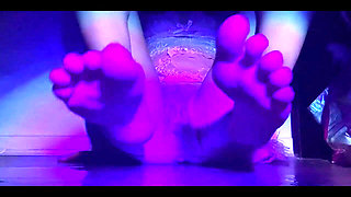 Solo Teen with Oily Feet Squirts From Vibrator