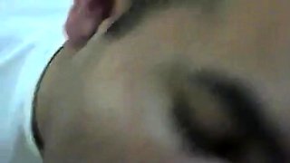 Mi amigo gay me da una mamada increble y se traga mi semen.