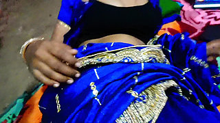 Meri gharwali ke sath sex ke maje le rahe hain