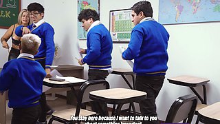A Colombian MILF teacher has sex with her student