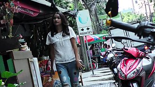 Thai street hooker picked up in a Tuk Tuk for sex on camera