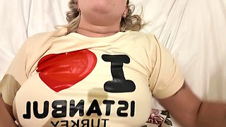 A large-breasted Czech woman, traveling as a tourist, had sexual intercourse with a Turkish man in Istanbul.