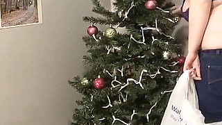 Buttcrack exposed taking down the tree