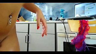 Amateur Sexydea Playing on Live Webcam
