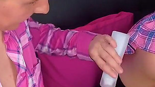 Girldriend handjob with tiny cumshot