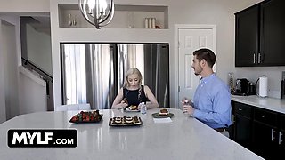 Freak cougar voyeur Melissa Lynn wants to taste her new blond acquaintance Natasha James - mylf lesbos