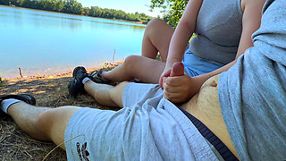 Risky Handjob Slut Beach: Dickflash for a Slutty Little Bitch and She Can't Resist to Make Me Cum