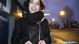 Martin Gun and Lola Hunter's czech porn by Public Agent