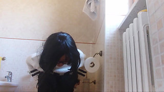The Cherleader Loves to Provoke Your Erection with Her Pee
