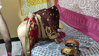 Karvachauth par utha uthake chudayi kari, upwas lund ke pani se khola, Puri raat jamkar pela chut ke pani se bedsheet bhig gaya