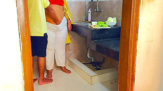 Suddenly I Fucked My Stepmother in Law While She Was Cutting Curry in the Kitchen - Desi Rough Sex