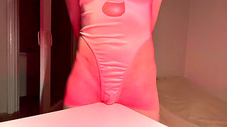 Rubs the table and finishes rubbing the table