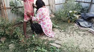Desi Bhabhi Outdoor Sex with Big Tits and Big Ass - Indian Aunty Fucked