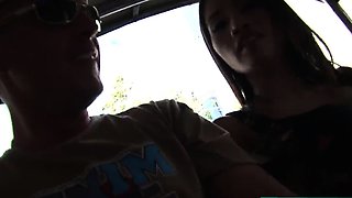 Petite Thai MILF picked up in a Tuk Tuk
