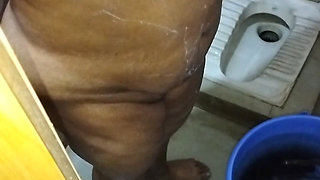 Bangladeshi Bhabhi Showing Her Nude Body During Shower