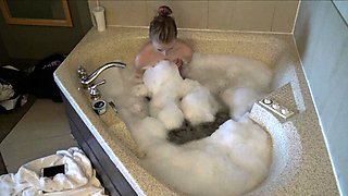 Small tit babe fingers her tight pussy on cam