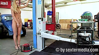 Doggy-style Machine Penetrates