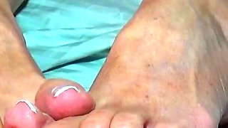 Sexy Mature Soles & Foot Job Aunty Ann Plays with Her Pussy up Close