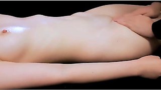 The Massage Ther Started Masturbating The Wet Pussy And Brought Her To Orgasm