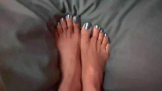 Melove Showing Her Sexy Little Feet on My Pillow