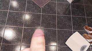 Mature Tgirl Stroking Throbbing Cock in Bubbly Tub Climax