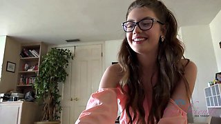 Babe Craves Close-Up Foot Fetish Creampie