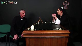 CFNM baes jerking off lucky dick