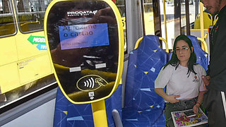 Female student can't resist the cock she saw on the public bus
