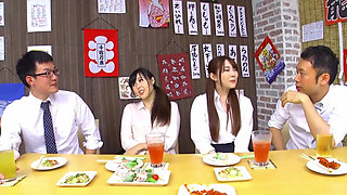 Two Mature Women Who Walk Into the Izakaya, a Hotspot for Hookups 3-2