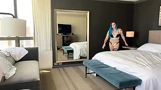 SavannahxSiren - Hotel Maid Finds a Naughty Surprise