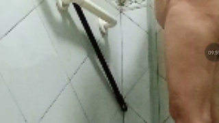 played her pussy while taking a bath