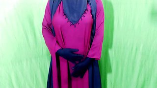 Indian housewife Priya gets down and dirty in the bedroom while chatting