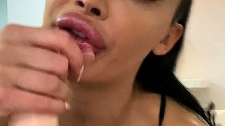 Love Chat Big Boobs Brunette Masturbating For Cam
