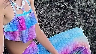 I Met a Beautiful Mermaid on an Island and Gave Her Legs so That