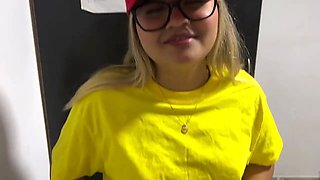 Late Punished Delivery Girl: I Fuck the Client So He Won't Report Me to the Boss