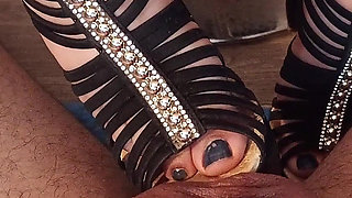 Erotic Latin MILF Masseuse Seduces Me with Hands, Feet and Ass, Ending in Her Mouth