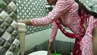 Indian Hot Mokrani Ki Chudai Malkin Se In Washroom
