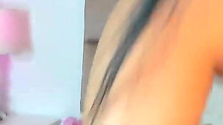 Latina Con Gran Culo Disfruta De Una Fuerte Masturbcion Con Su Dildo