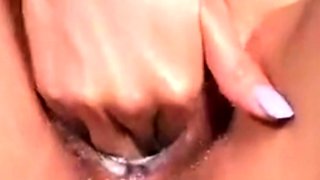 Thai amateur Kanya rubs her soaking cunt
