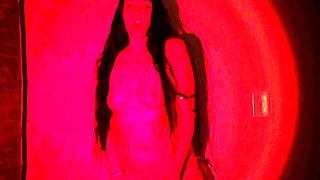 Amateur webcam brunette loves sucking on some fat cock