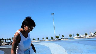 Skateboarding fail of big ass Thai MILF