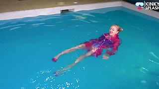 Swim & Play in Pvc Mac, Latex and Heels