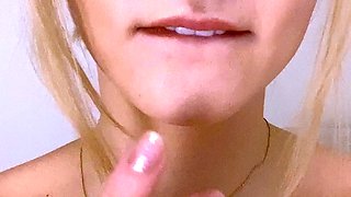 Amateur Webcam Cute Teen Plays Solo with Big Dildo