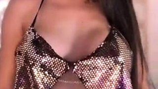 Cute amateur webcam teen girl toying pussy on webcam