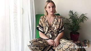 Solo girl xxx with desirable Ophelia from Ersties