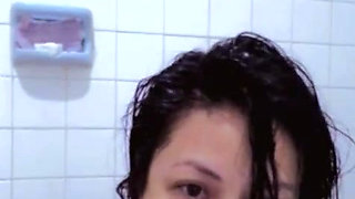Playing with Dulceivanka in the bathroom