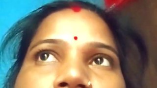 Mera beau ne mujhe dekh ke muthi mara