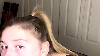 Sexy Slut Gives A Big Cock A Blowjob In The Car