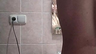 Big boob brunette masturbates on webcam